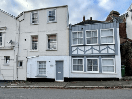 HOUSE FOR INVESTMENT OR OCCUPATION