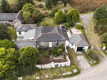 SMALLHOLDING WITH DETACHED BUNGALOW FOR MODERNISATION ON 5 ACRES 