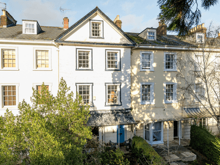 STUNNING LARGE MID-TERRACE PROPERTY FOR MODERNISATION