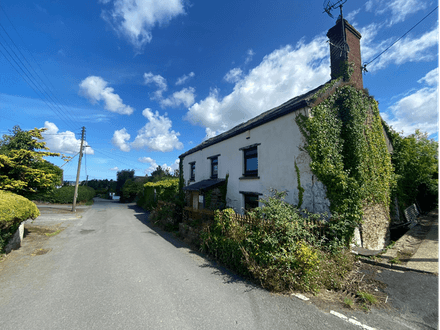 DETACHED HOUSE FOR REUBISHMENT WITH BUILDING PLOT