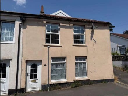 ONE BEDROOM COTTAGE IN TOWN CENTRE