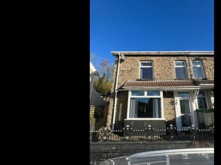 WELL-PRESENTED SEMI-DETACHED HOUSE IN SOUGHT AFTER VILLAGE