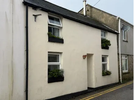 WELL PRESENTED TWO BEDROOM MID TERRACE