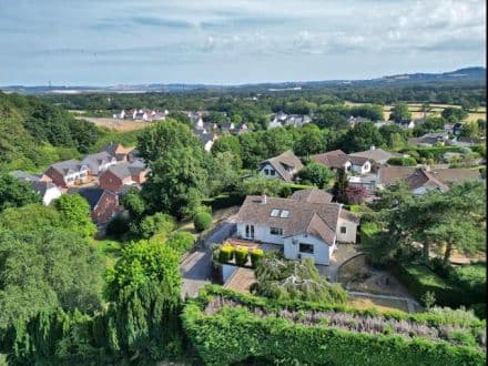 SUBSTANTIAL FOUR BEDROOM DETACHED BUNGALOW IN A HIGHLY DESIRABLE LOCATION