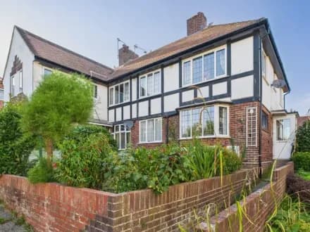 CHARMING END OF TERRACE HOUSE FOR UPDATING AND MODERNISATION