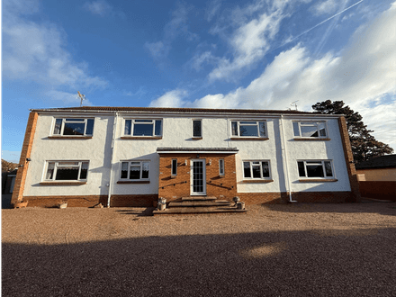 VACANT WELL PRESENTED LEASEHOLD FLAT 